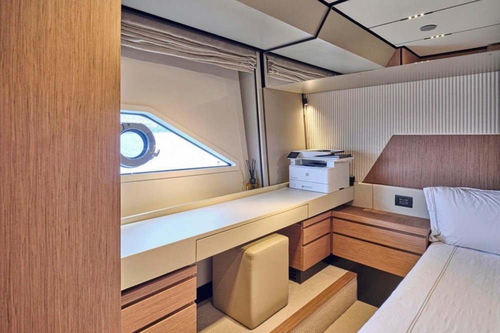 35_FERRETTI720_int_cabin_guest2.1