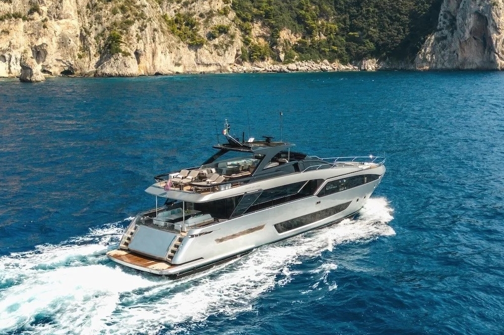 02_RIVA90Argo_ext_cruising2
