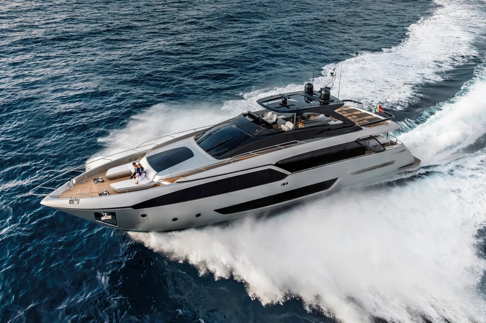 04_RIVA90Argo_ext_cruising4