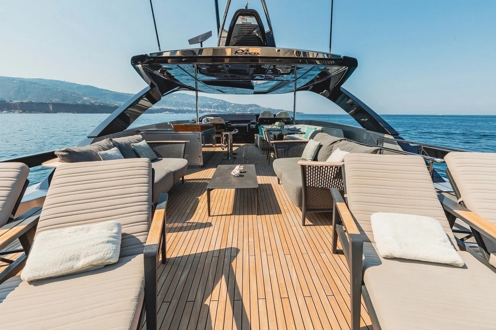 06_RIVA90Argo_ext_flybbridge2