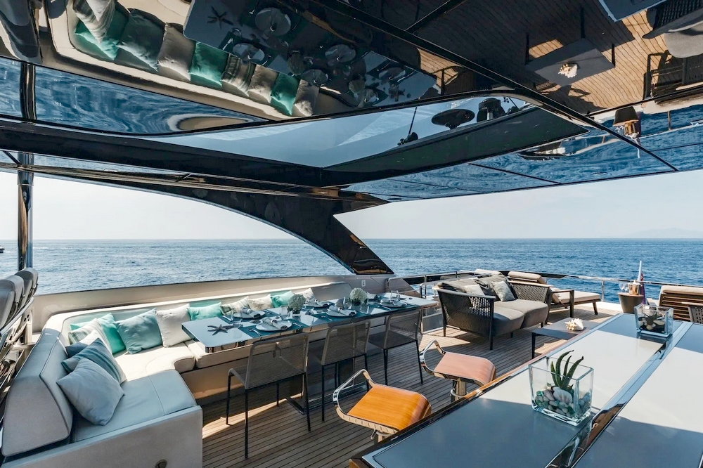 07_RIVA90Argo_ext_flybbridge3