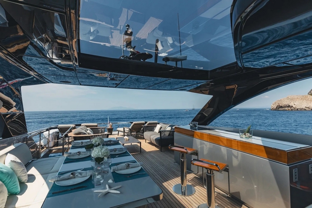 08_RIVA90Argo_ext_flybbridge4