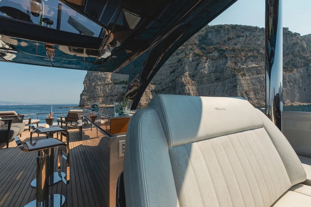 09_RIVA90Argo_ext_flybbridge5