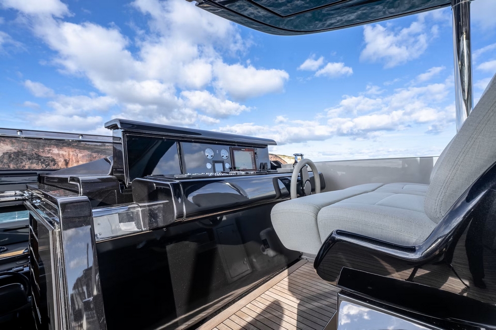 10_RIVA90Argo_ext_flybbridge6