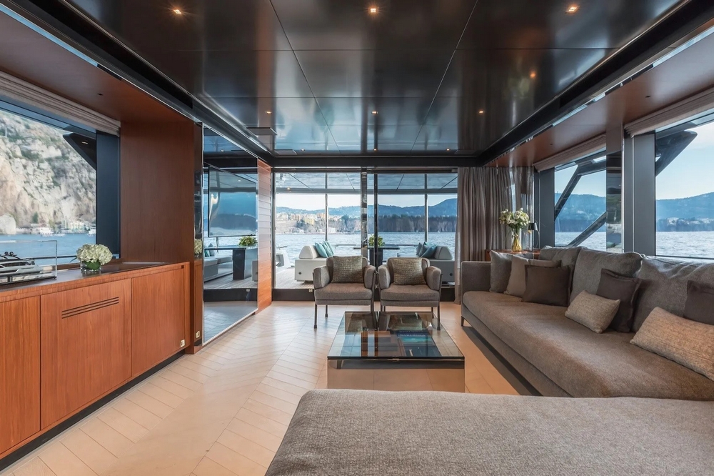 15_RIVA90Argo_int_saloon1