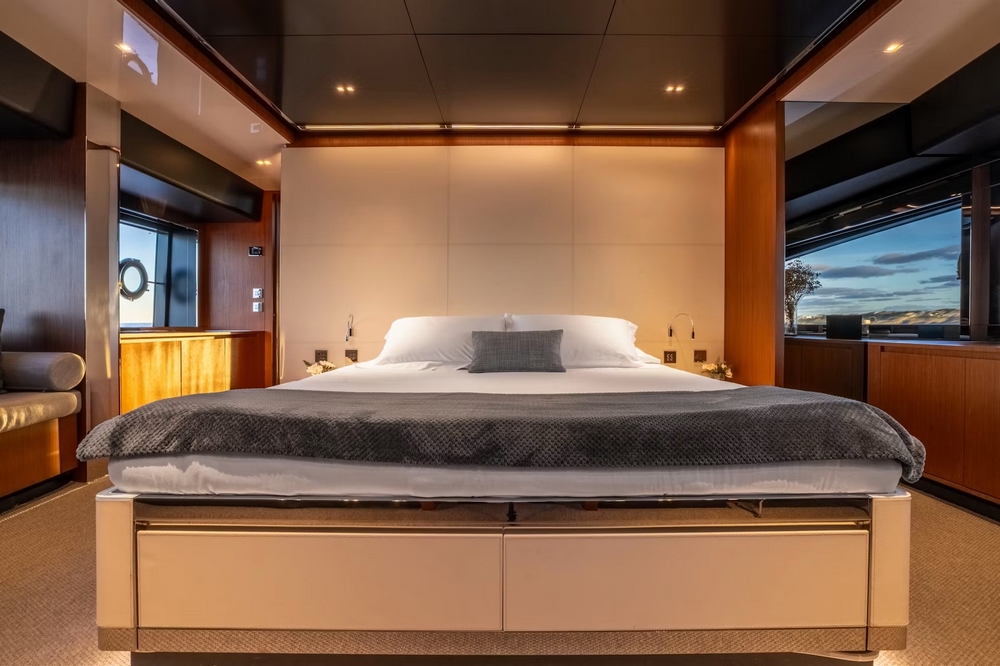 22_RIVA90Argo_int_cabin_owner2