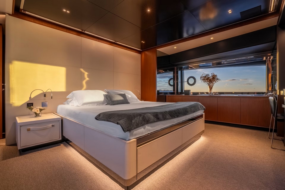 23_RIVA90Argo_int_cabin_owner3