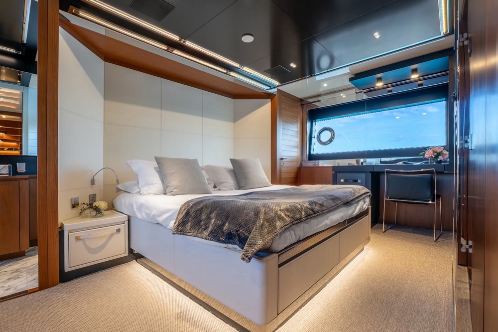 30_RIVA90Argo_int_cabin_vip2