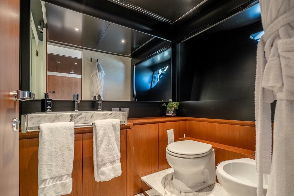 34_RIVA90Argo_int_cabin_guest_double2