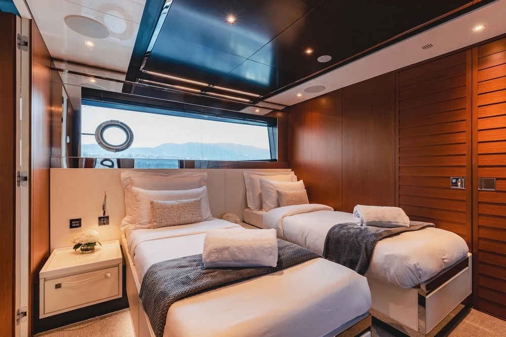 35_RIVA90Argo_int_cabin_guest_twin1